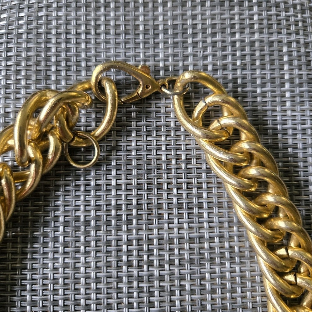 Vtg Gold Toned Chain Chunky  Necklace Choker 18" - Picture 4 of 7